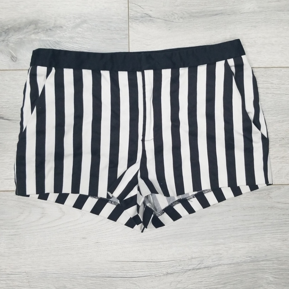 Stripped Shorts